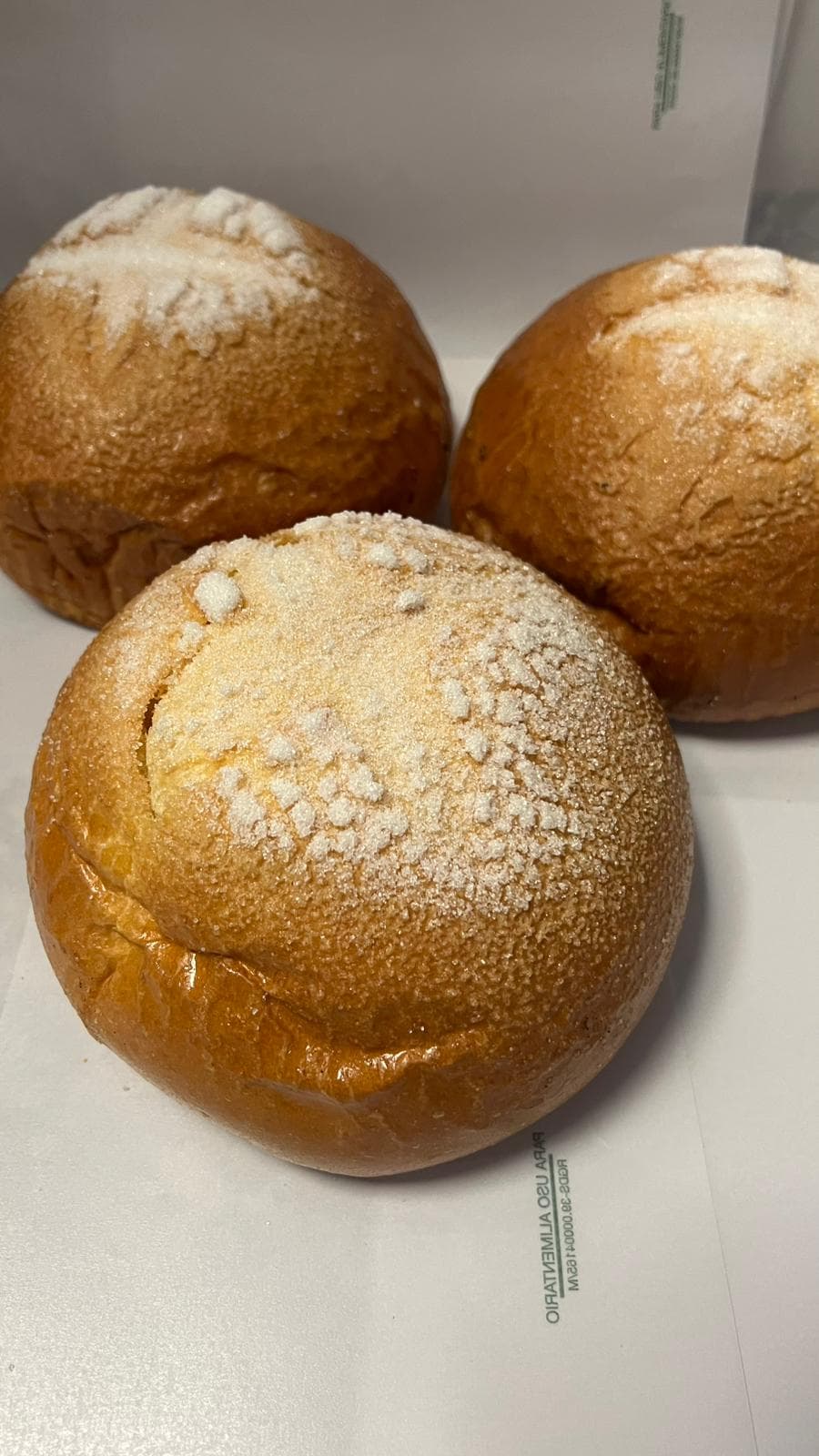 Pa i rebosteria artesana del Forn Rial per a clients de Benetússer